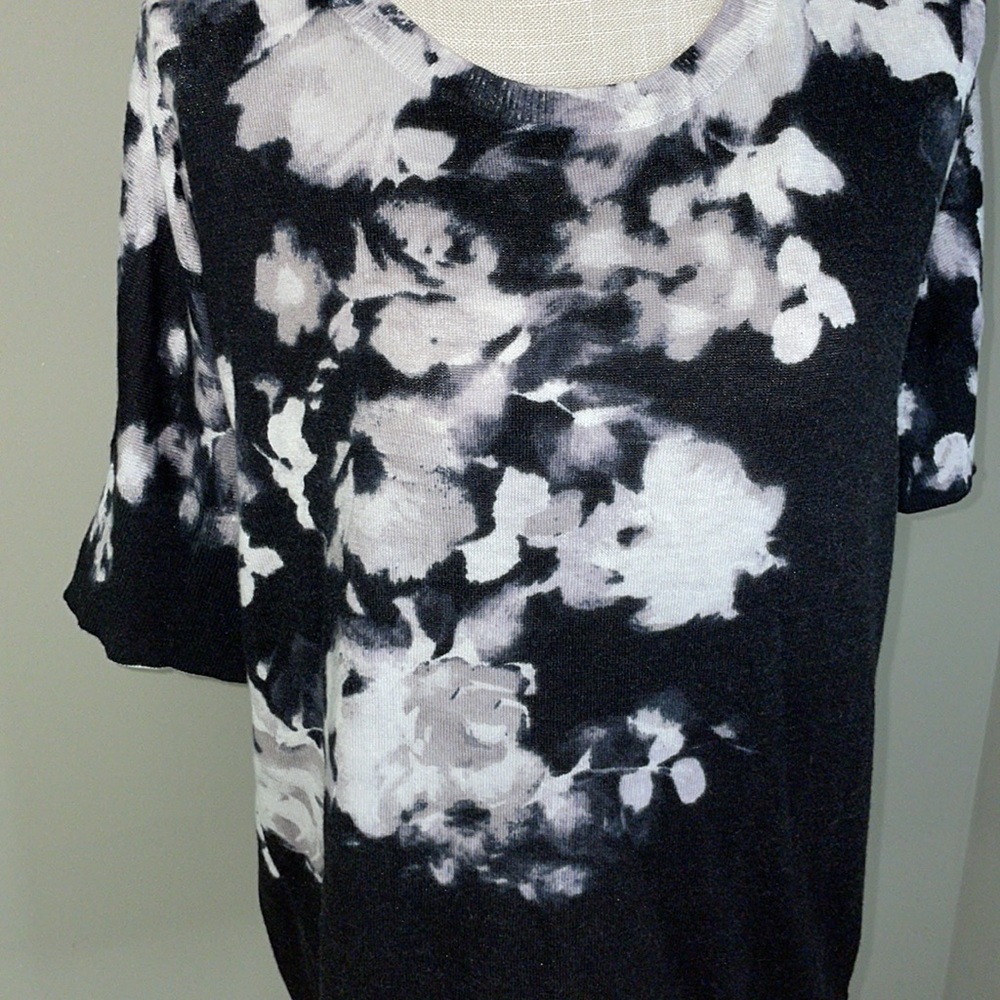 Vera Wang medium short sleeve sweater. Black and white, good used condition. - Picture 7 of 7